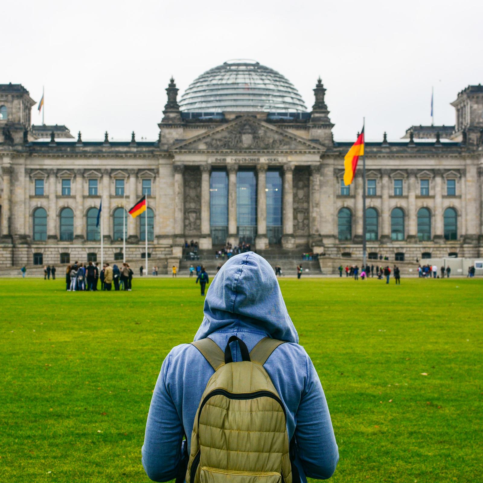 How to Choose the Right University for Studying Abroad